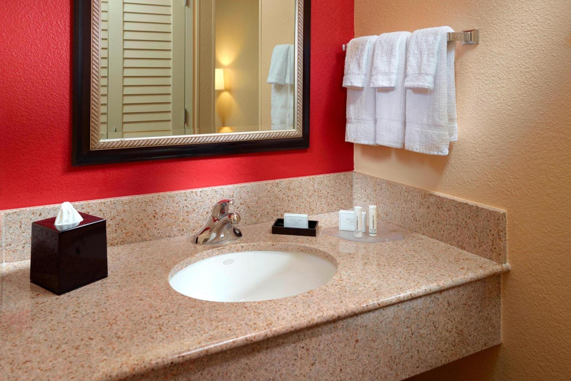 Courtyard By Marriott Columbus Hotel Exterior foto