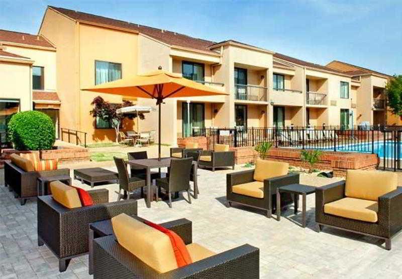 Courtyard By Marriott Columbus Hotel Exterior foto
