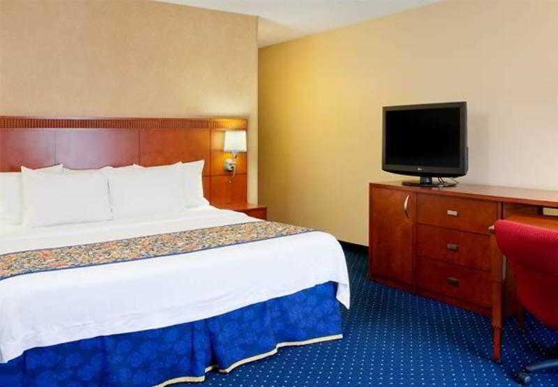 Courtyard By Marriott Columbus Hotel Exterior foto