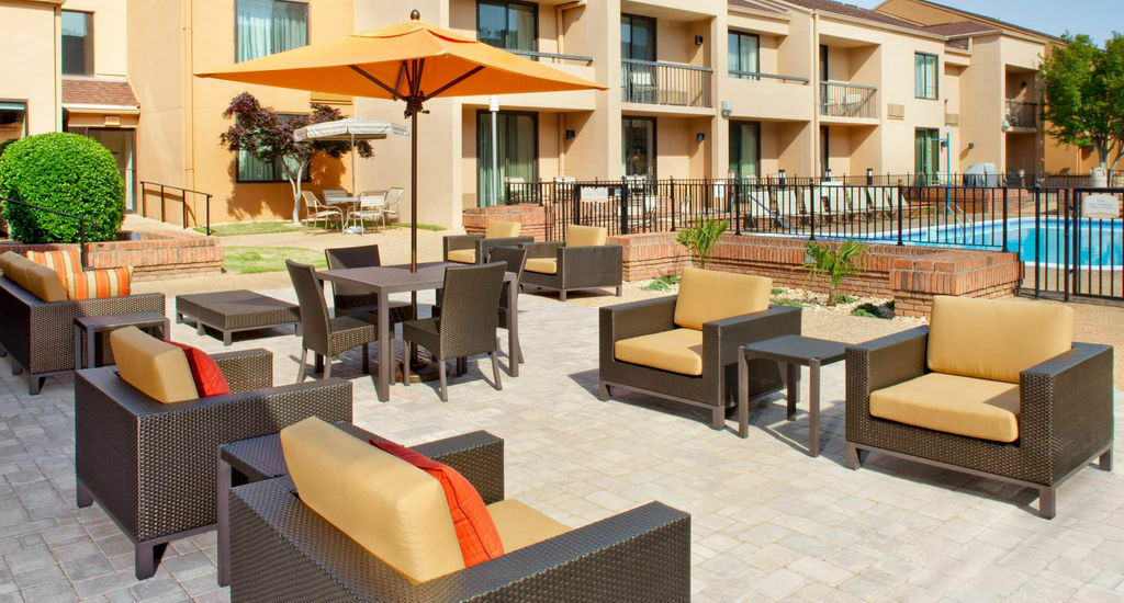 Courtyard By Marriott Columbus Hotel Exterior foto